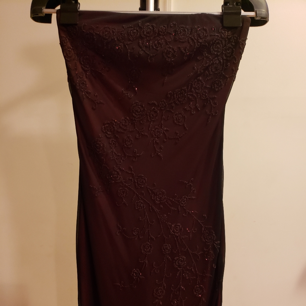 Women's Sleeveless Beaded Cocktail Dress - Picture 5 of 6